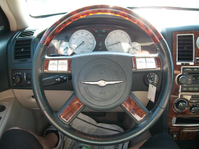 Chrysler 300C 2006 photo 14