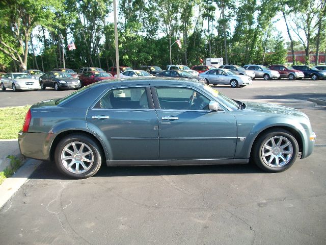 Chrysler 300C 2006 photo 18