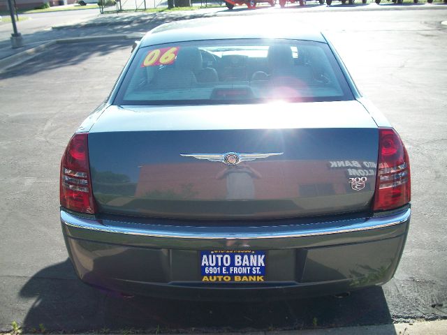 Chrysler 300C 2006 photo 20