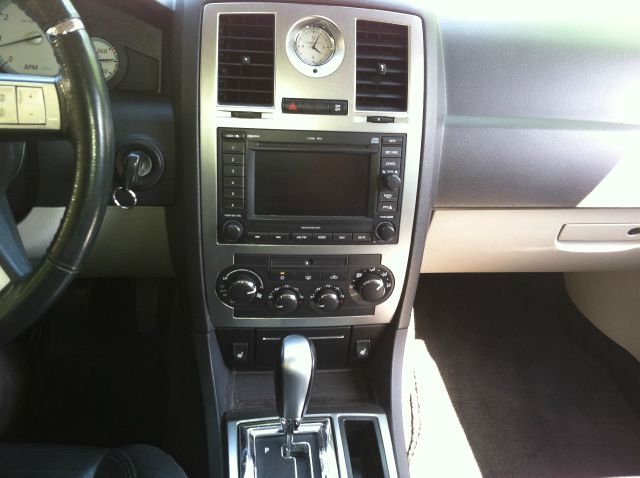 Chrysler 300C 2006 photo 20