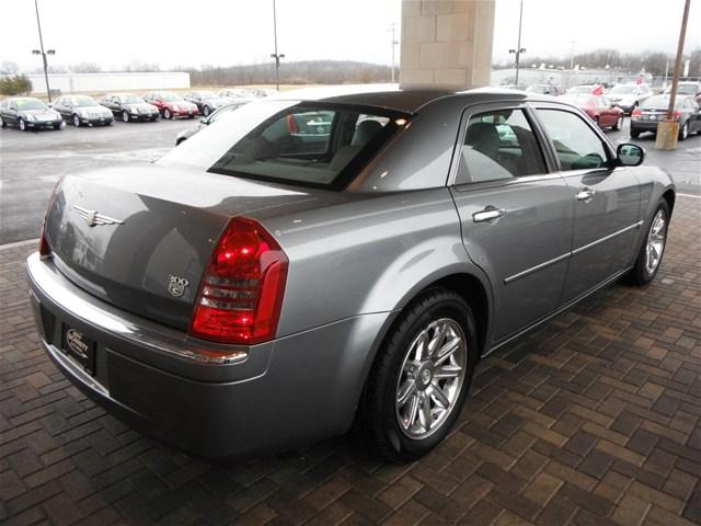 Chrysler 300C 2006 photo 2