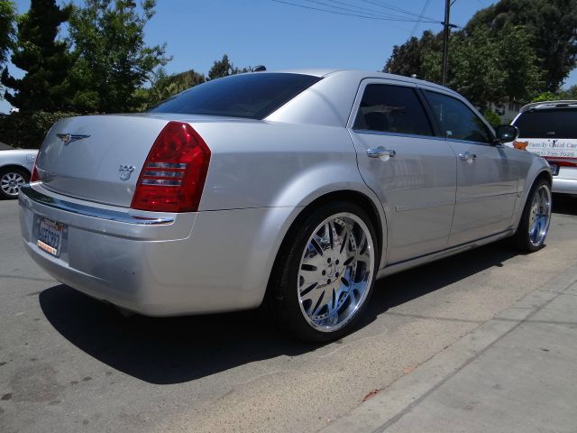 Chrysler 300C 2006 photo 17