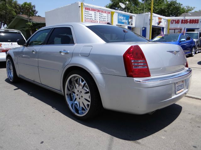 Chrysler 300C 2006 photo 18