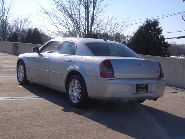 Chrysler 300C 2007 photo 2