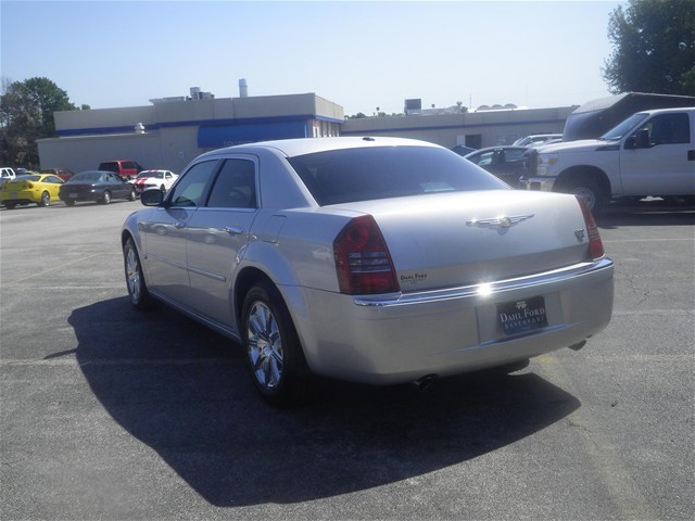 Chrysler 300C 2007 photo 2