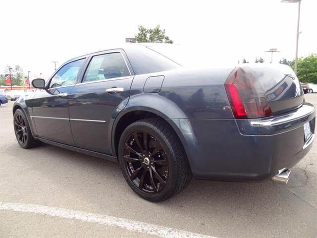 Chrysler 300C 2007 photo 2