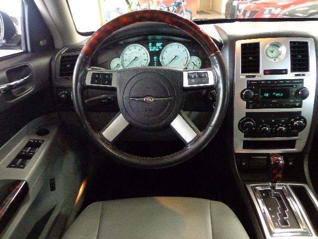 Chrysler 300C 2007 photo 17