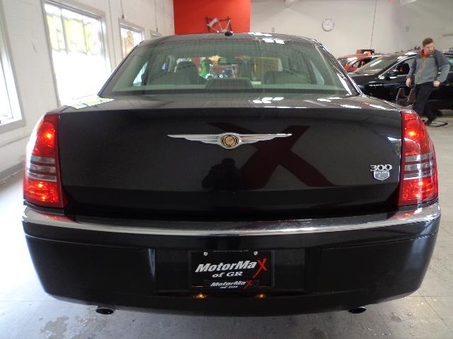 Chrysler 300C 2007 photo 9