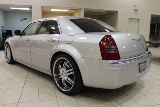 Chrysler 300C 2007 photo 2