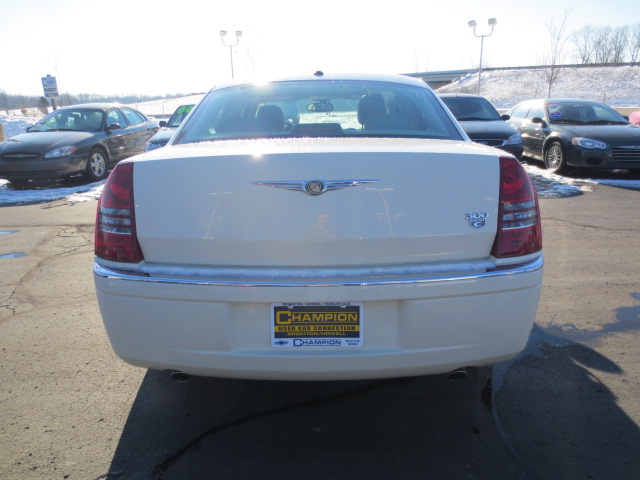 Chrysler 300C 2007 photo 2