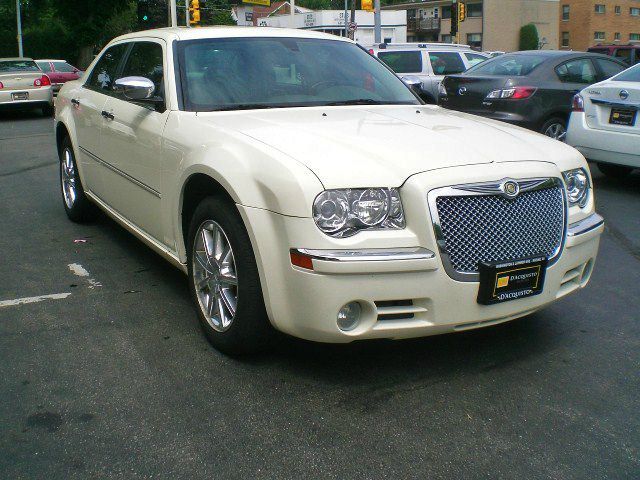 Chrysler 300C Base Sedan