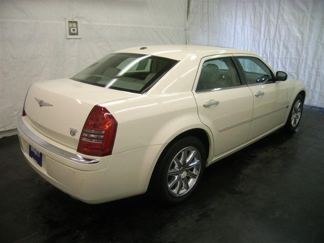 Chrysler 300C 2007 photo 2