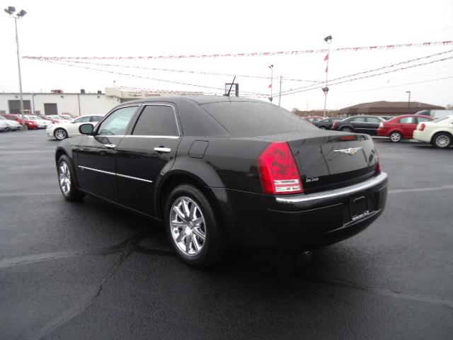 Chrysler 300C 2008 photo 2