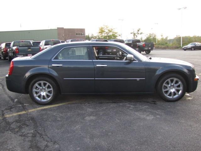 Chrysler 300C 2008 photo 2