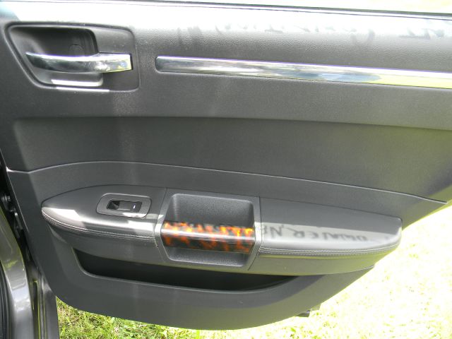 Chrysler 300C 2008 photo 12