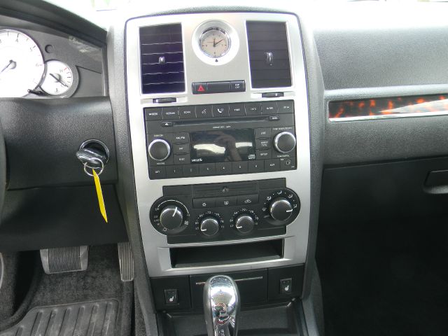 Chrysler 300C 2008 photo 18