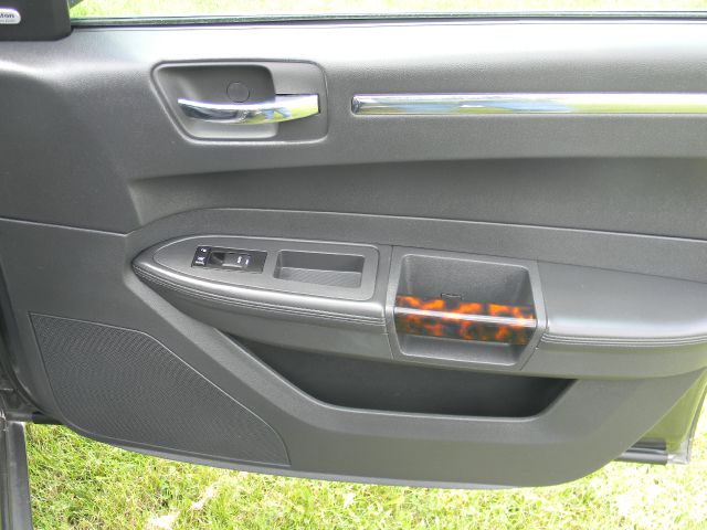 Chrysler 300C 2008 photo 23