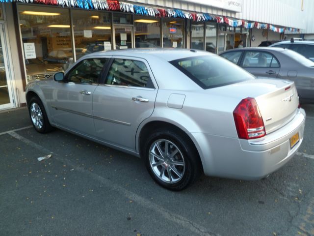 Chrysler 300C 2009 photo 2