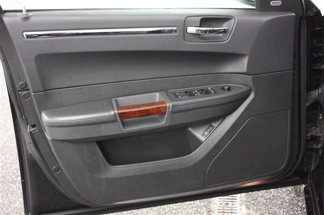 Chrysler 300C 2009 photo 3