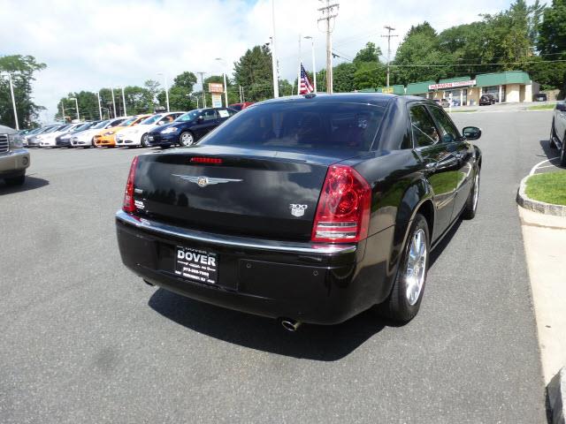 Chrysler 300C 2010 photo 1