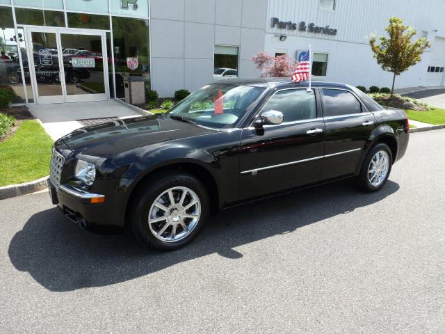 Chrysler 300C 2010 photo 3