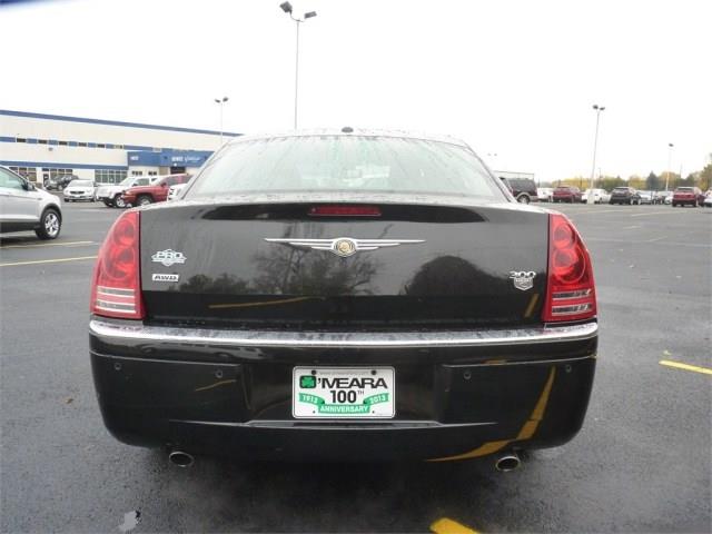 Chrysler 300C 2010 photo 4