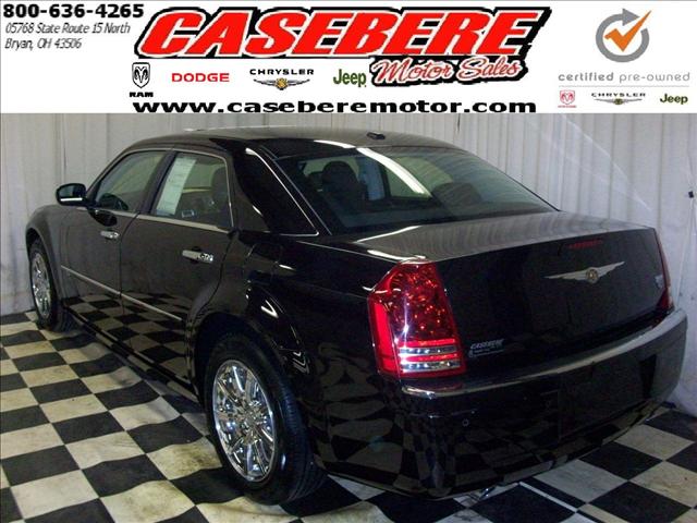 Chrysler 300C 2010 photo 2