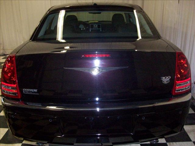 Chrysler 300C 2010 photo 4