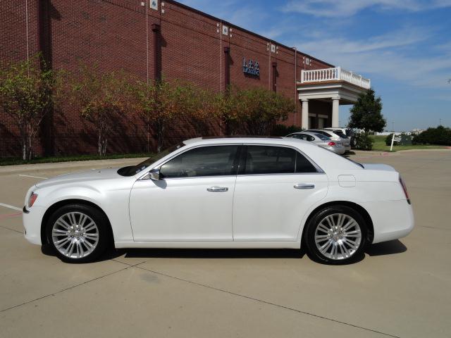 Chrysler 300C 2011 photo 1