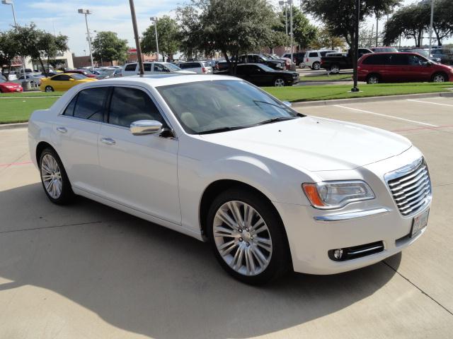 Chrysler 300C 2011 photo 4