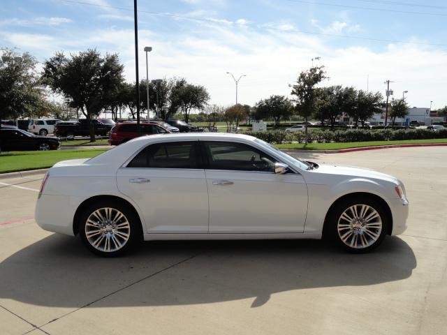 Chrysler 300C 2011 photo 5