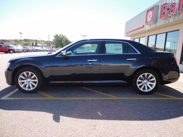 Chrysler 300C 2011 photo 1