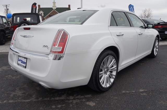 Chrysler 300C 2011 photo 3