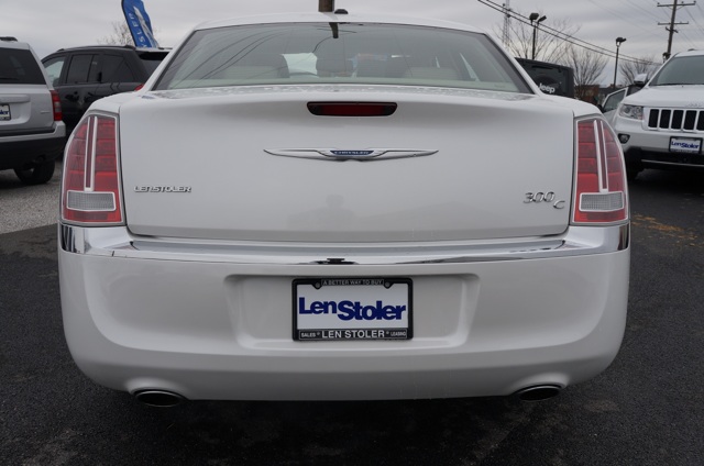 Chrysler 300C 2011 photo 4