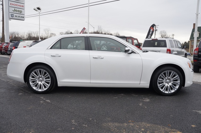 Chrysler 300C 2011 photo 5