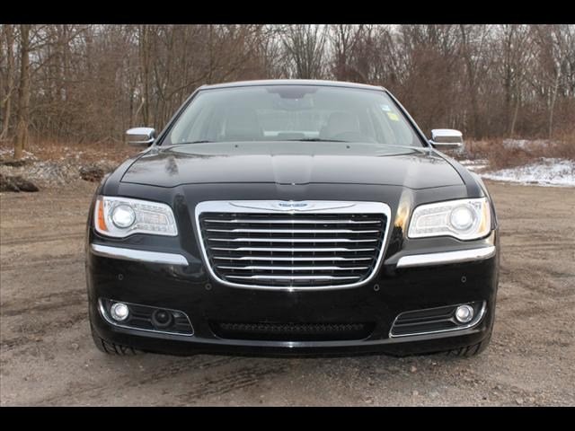 Chrysler 300C 2011 photo 1