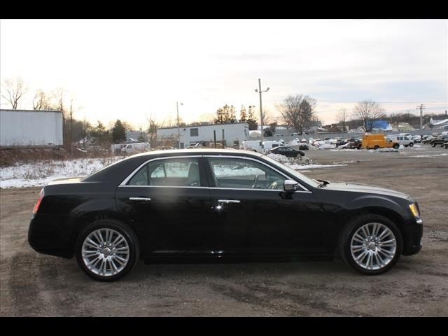 Chrysler 300C 2011 photo 3