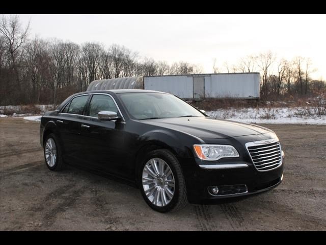 Chrysler 300C 2011 photo 2