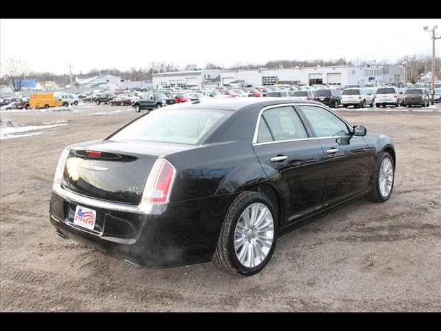 Chrysler 300C 2011 photo 4