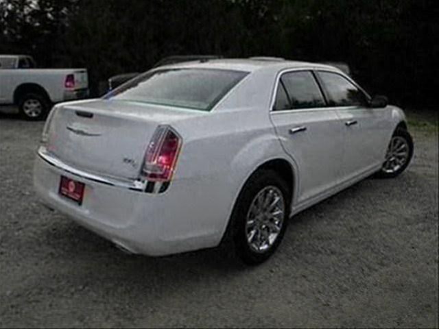 Chrysler 300C 2011 photo 3