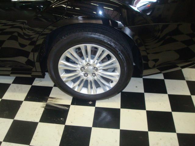 Chrysler 300C 2011 photo 3