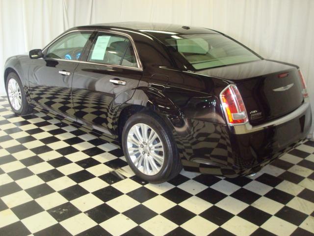 Chrysler 300C 2011 photo 5