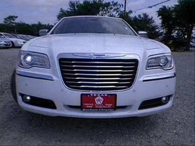 Chrysler 300C 2011 photo 1