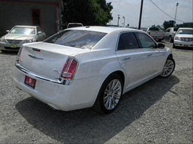 Chrysler 300C 2011 photo 3