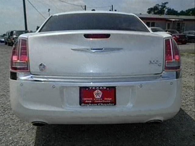 Chrysler 300C 2011 photo 4