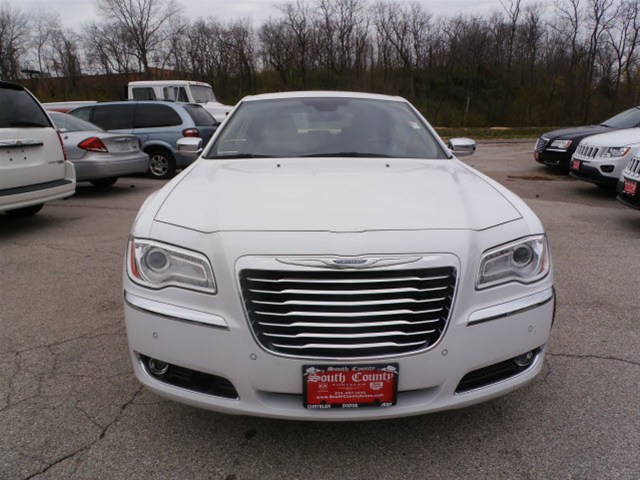 Chrysler 300C 2011 photo 1