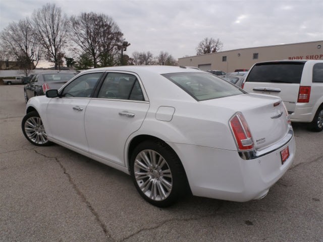 Chrysler 300C 2011 photo 5