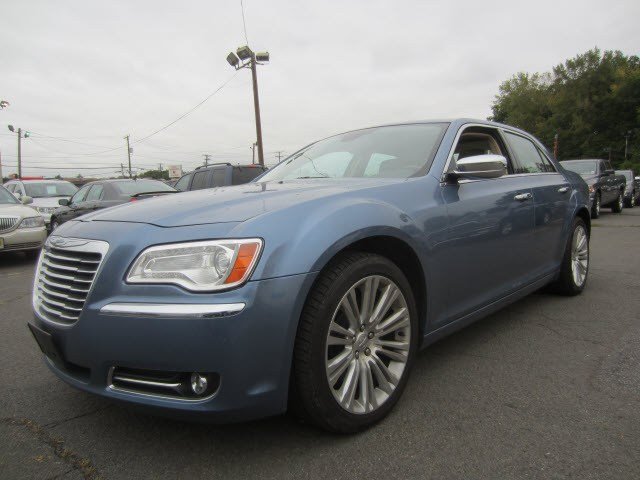 Chrysler 300C 2011 photo 2