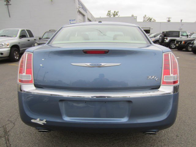 Chrysler 300C 2011 photo 4