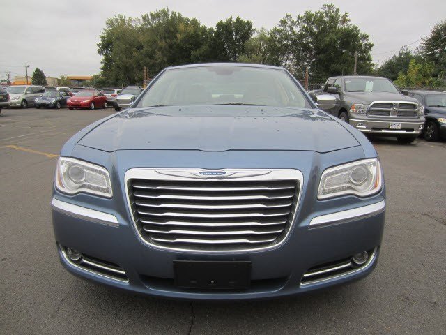 Chrysler 300C 2011 photo 1